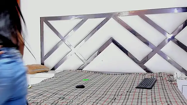 Snapshot of LadyandMaverick chatting on 18, 12, 2025 LadyandMaverick online show from 18, 12, 2025