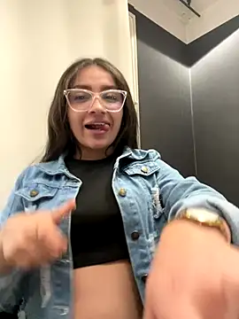 Alyha Cortes online show from 22, 11, 2025