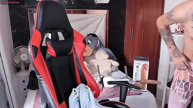 sara slut21 online show from 4, 12, 2024