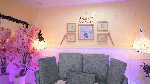 Snapshot of LoonaNyx chatting on 17, 10, 2025 LoonaNyx online show from 17, 10, 2025