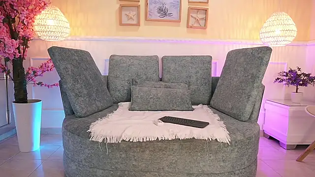 Snapshot of LoonaNyx chatting on 21, 11, 2025 LoonaNyx online show from 21, 11, 2025