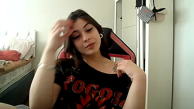 Snapshot of Becca_B chatting on 29, 9, 2025 Becca B online show from 29, 9, 2025