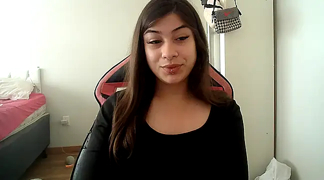 Snapshot of Becca_B chatting on 31, 10, 2025 Becca B online show from 31, 10, 2025