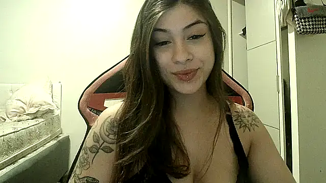 Snapshot of Becca_B chatting on 15, 11, 2025 Becca B online show from 15, 11, 2025