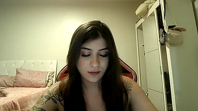 Snapshot of Becca_B chatting on 17, 12, 2025 Becca B online show from 17, 12, 2025