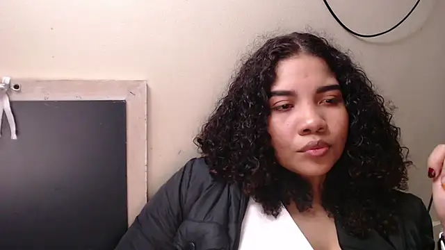 Snapshot of madelene chatting on 25, 12, 2024 madelene online show from 25, 12, 2024