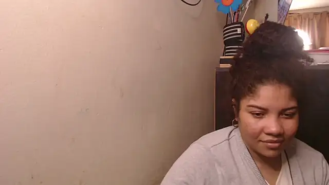 Snapshot of madelene chatting on 5, 10, 2025 madelene online show from 5, 10, 2025