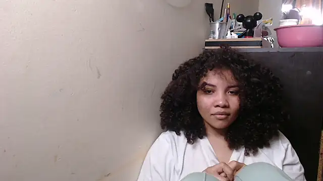 Snapshot of madelene chatting on 5, 11, 2025 madelene online show from 5, 11, 2025