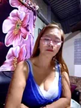 Snapshot of SexyHottMom chatting on 3, 11, 2025 SexyHottMom online show from 3, 11, 2025