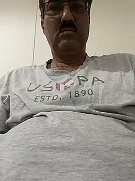 Snapshot of moonflower25 chatting on 23, 10, 2025 moonflower25 online show from 23, 10, 2025