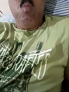 Snapshot of moonflower25 chatting on 1, 11, 2025 moonflower25 online show from 1, 11, 2025