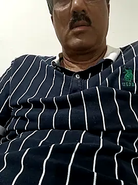 Snapshot of moonflower25 chatting on 7, 11, 2025 moonflower25 online show from 7, 11, 2025