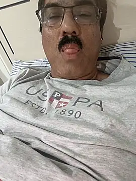 Snapshot of moonflower25 chatting on 14, 11, 2025 moonflower25 online show from 14, 11, 2025