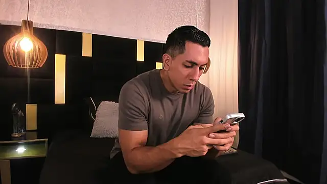 Lucio  Fox online show from 5, 4, 2026