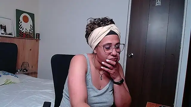 IVONNE COLLINS33 online show from 23, 9, 2025