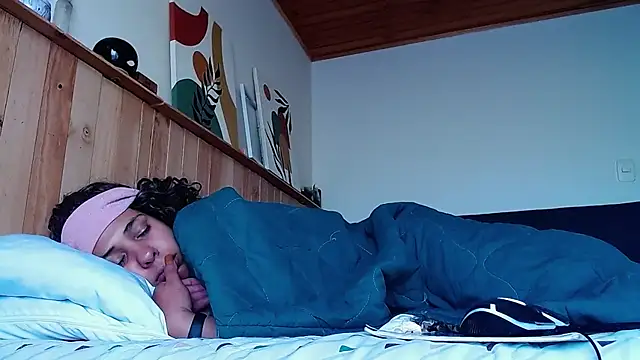 IVONNE COLLINS33 online show from 8, 11, 2025