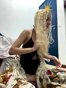 Snapshot of Bruna551 chatting on 18, 11, 2025 Bruna551 online show from 18, 11, 2025