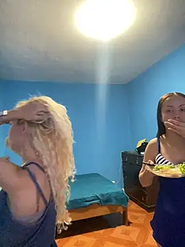 Snapshot of Bruna551 chatting on 3, 12, 2025 Bruna551 online show from 3, 12, 2025