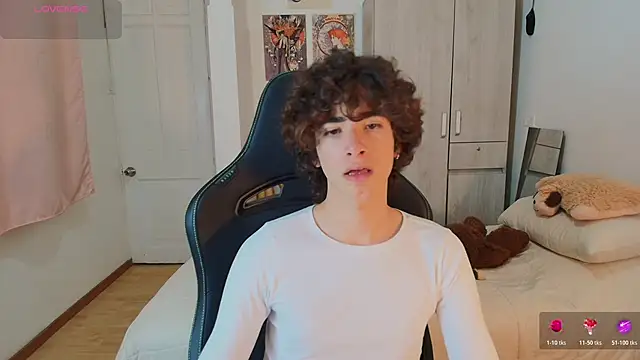 Nude Boy18 online show from 20, 12, 2025