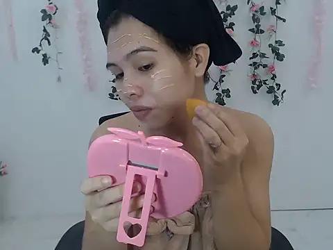 Snapshot of miss_anna094 chatting on 12, 9, 2025 miss anna094 online show from 12, 9, 2025