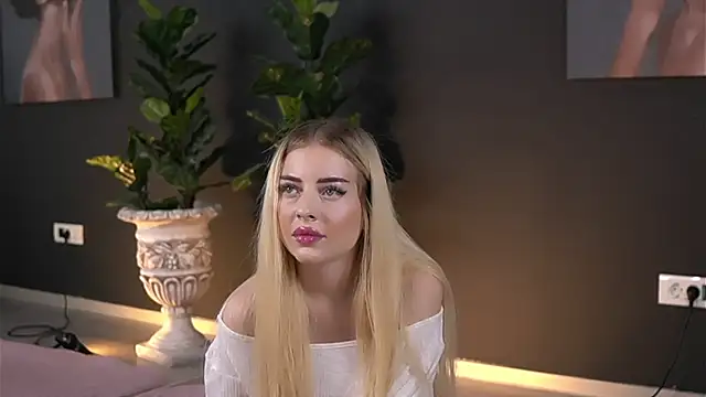 SerenaNoir online show from 18, 10, 2025