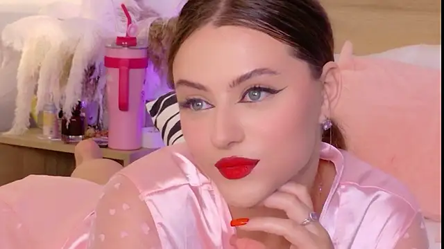 Snapshot of Sienna_Voss chatting on 5, 10, 2025 Sienna Voss online show from 5, 10, 2025