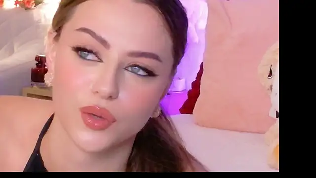 Snapshot of Sienna_Voss chatting on 22, 10, 2025 Sienna Voss online show from 22, 10, 2025