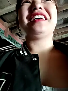 Snapshot of XoiXoi232 chatting on 10, 10, 2025 XoiXoi232 online show from 10, 10, 2025