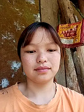 Snapshot of XoiXoi232 chatting on 23, 10, 2025 XoiXoi232 online show from 23, 10, 2025