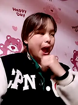 Snapshot of XoiXoi232 chatting on 4, 11, 2025 XoiXoi232 online show from 4, 11, 2025