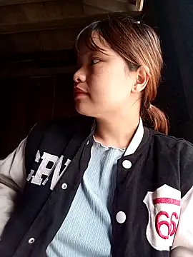 Snapshot of XoiXoi232 chatting on 22, 11, 2025 XoiXoi232 online show from 22, 11, 2025