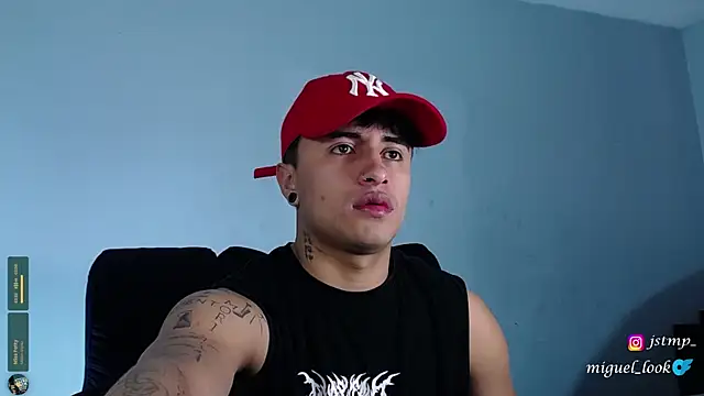 Snapshot of boylatin_7 chatting on 11, 10, 2025 boylatin 7 online show from 11, 10, 2025