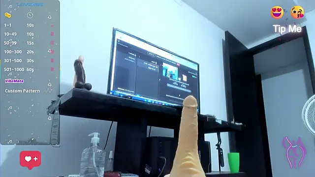 Alicia Whitee online show from 2, 10, 2025