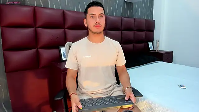Snapshot of Axel_grey_ chatting on 12, 9, 2025 Axel grey online show from 12, 9, 2025