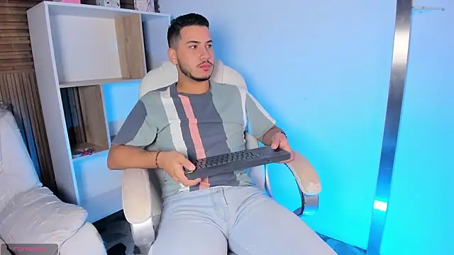 Snapshot of Axel_grey_ chatting on 25, 9, 2025 Axel grey online show from 25, 9, 2025