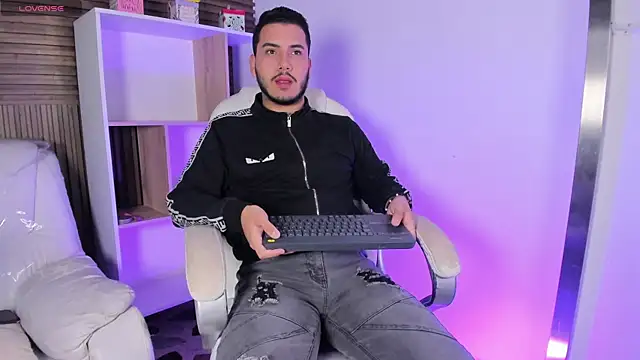 Snapshot of Axel_grey_ chatting on 10, 10, 2025 Axel grey online show from 10, 10, 2025