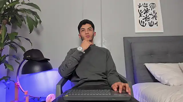 Snapshot of Tylerffoxx chatting on 21, 6, 2026 Tylerffoxx online show from 21, 6, 2026