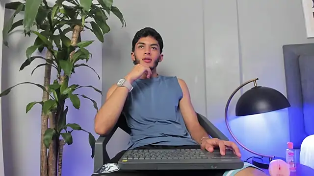 Snapshot of Tylerffoxx chatting on 14, 7, 2026 Tylerffoxx online show from 14, 7, 2026