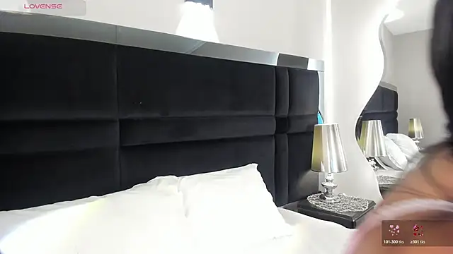 CarolineLee  online show from 13, 4, 2026