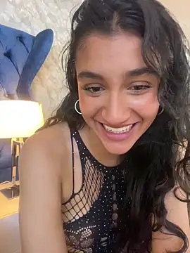 Snapshot of ValentiinaCruz chatting on 15, 12, 2025 ValentiinaCruz online show from 15, 12, 2025