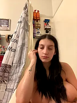 Snapshot of madsdeluxe chatting on 11, 10, 2025 madsdeluxe online show from 11, 10, 2025