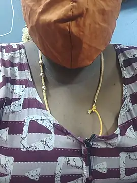 Snapshot of TAMIL_ELAKKIYA chatting on 4, 7, 2026 TAMIL ELAKKIYA online show from 4, 7, 2026
