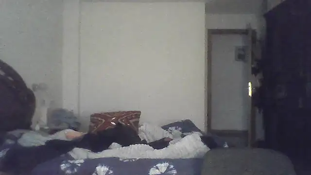 Snapshot of LillyCrossAvila chatting on 19, 12, 2025 LillyCrossAvila online show from 19, 12, 2025