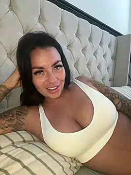 Snapshot of BELLABLACKXUK chatting on 22, 4, 2026 BELLABLACKXUK online show from 22, 4, 2026