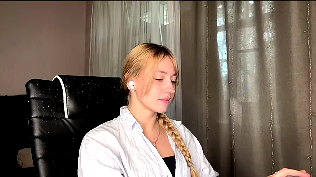 Snapshot of Jetta_Corsacami chatting on 18, 9, 2025 Jetta Corsacami online show from 18, 9, 2025