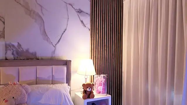 Snapshot of LunaRosse_ chatting on 17, 10, 2025 LunaRosse online show from 17, 10, 2025