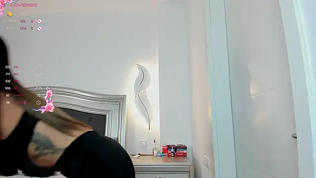 Snapshot of AmiraaLuxe chatting on 28, 10, 2025 AmiraaLuxe online show from 28, 10, 2025