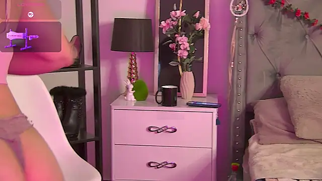 Snapshot of LolaButtie chatting on 21, 5, 2026 LolaButtie online show from 21, 5, 2026