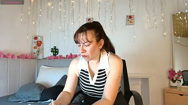 AmaraMoon  online show from 11, 9, 2025