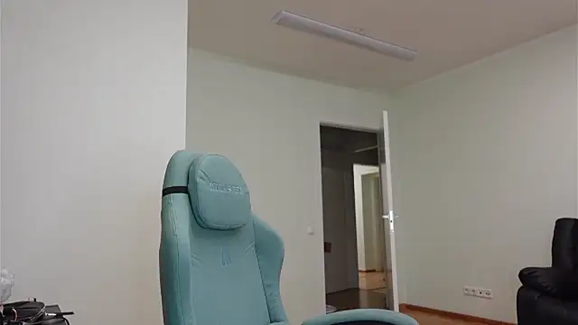 Laura Chaplin online show from 27, 10, 2025